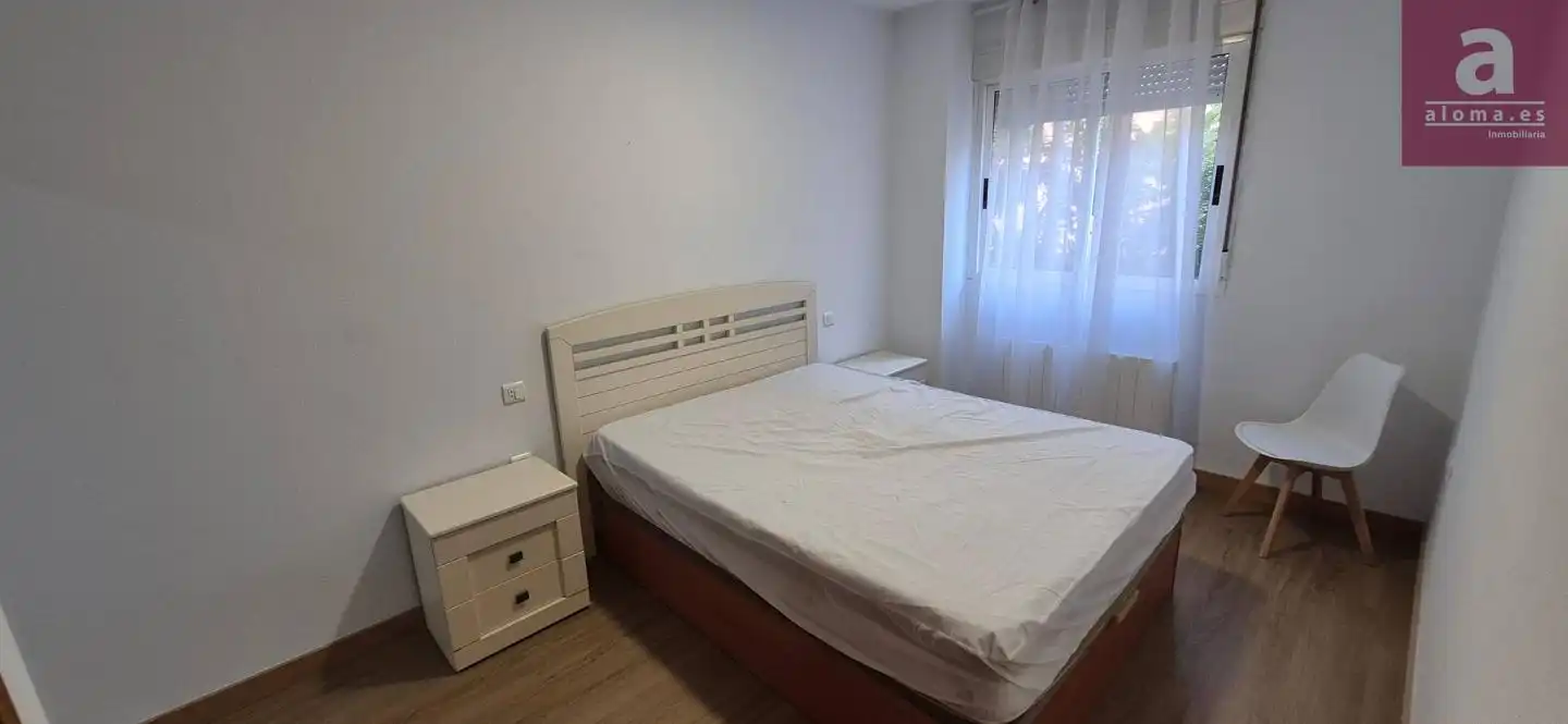 Habitación de Estudio de alquiler en Cáceres con Aire acondicionado, Trastero y Amueblado