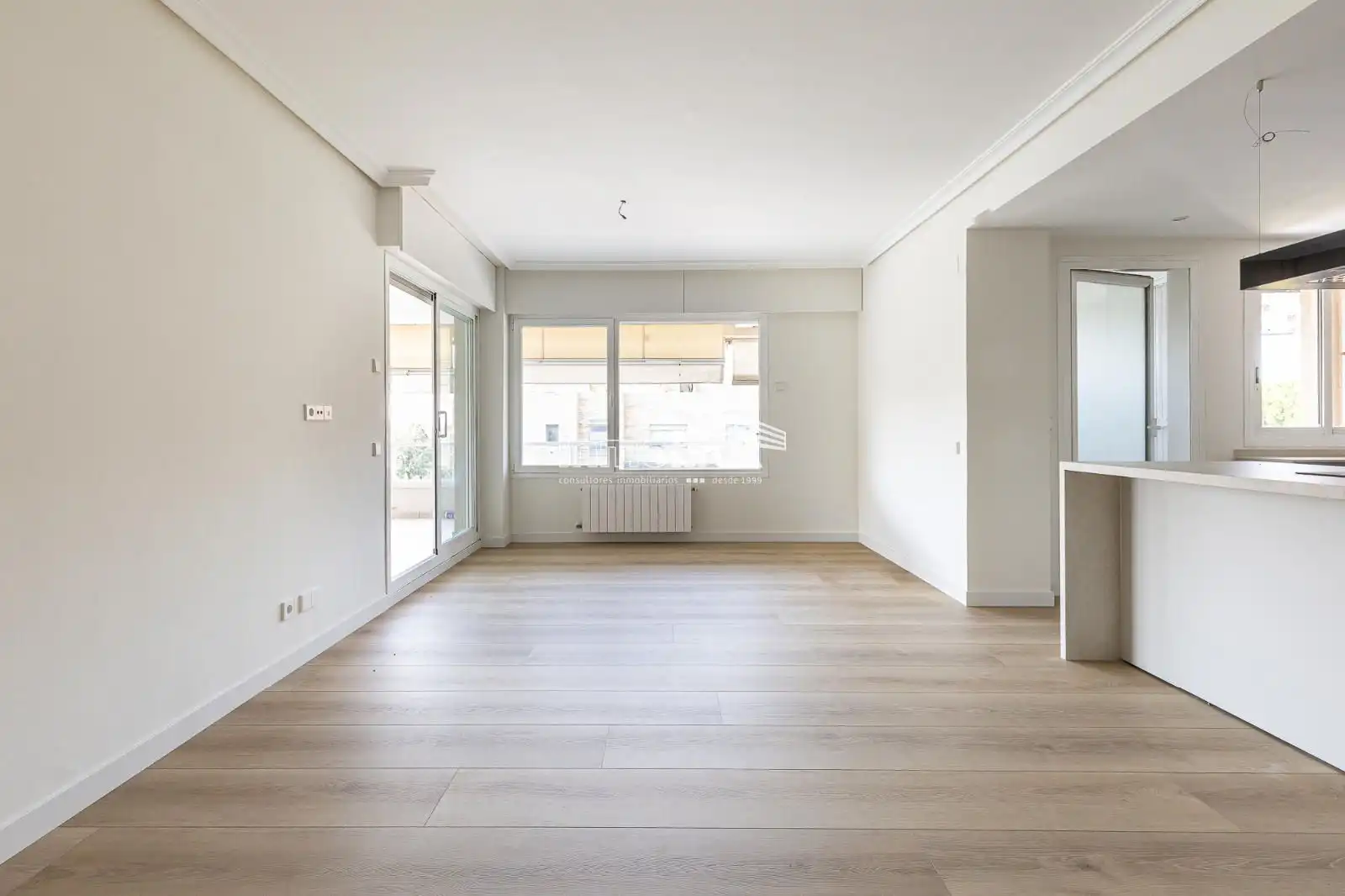 Sala d'estar de Àtic de lloguer en La Moraleja amb Aire condicionat, Terrassa i Traster
