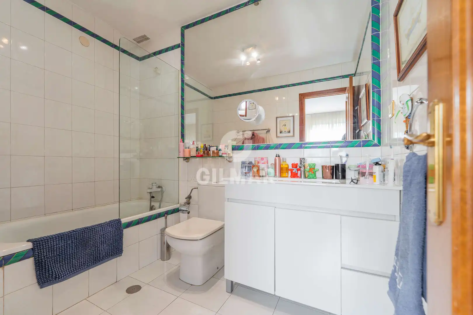 Badezimmer von Einfamilien-Reihenhaus zum Verkauf in Pozuelo de Alarcón mit Heizung, Privatgarten und Schwimmbad