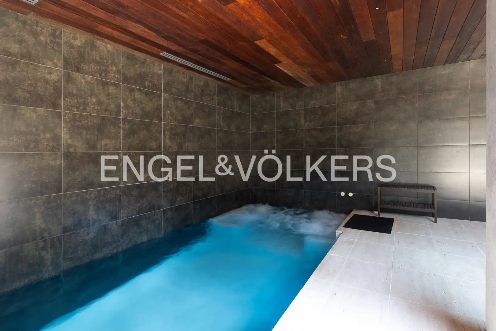 Piscina de Casa adosada en venda en Sant Cugat del Vallès amb Calefacció, Jardí privat i Parquet