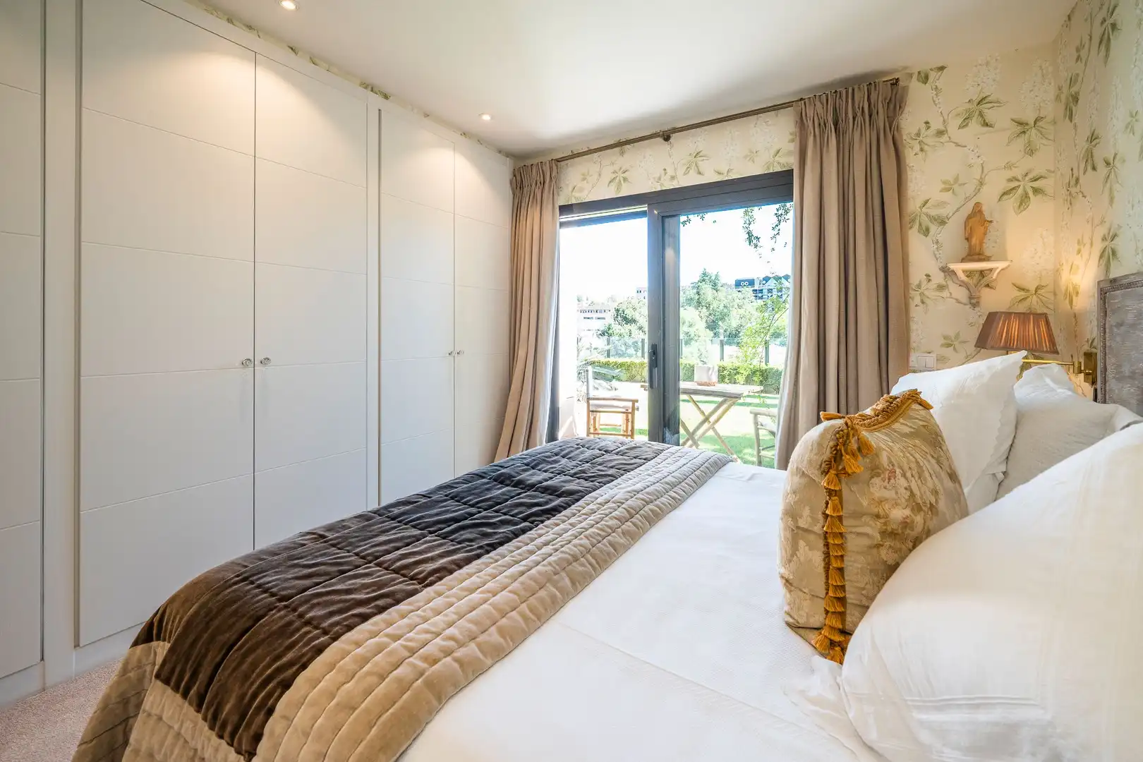 Bedroom of Flat for sale in La Moraleja  with Air Conditioner, Heating and Private garden