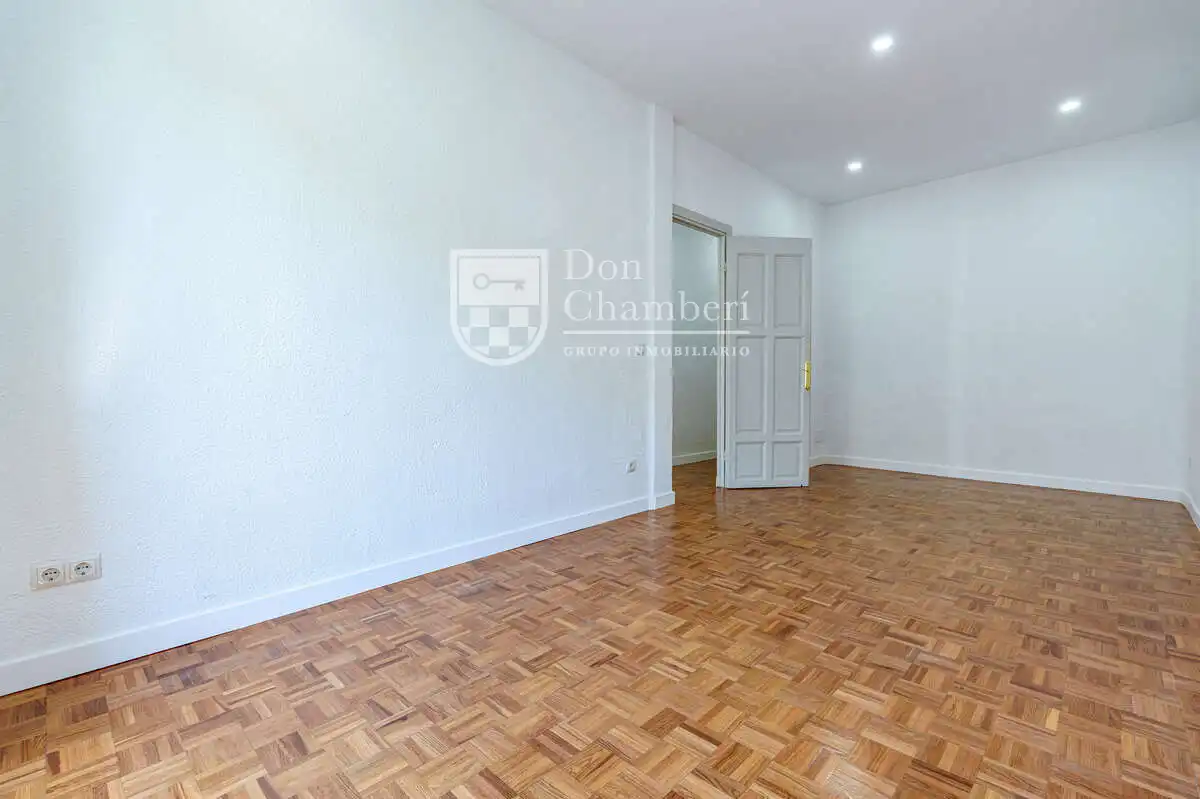 Schlafzimmer von Wohnung zur Miete in Madrid