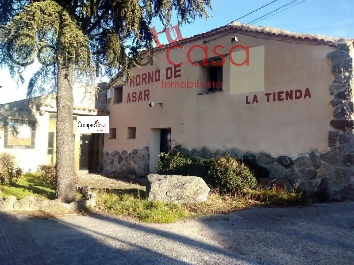 Local comercial en venda a Torrecaballeros, imagen 2