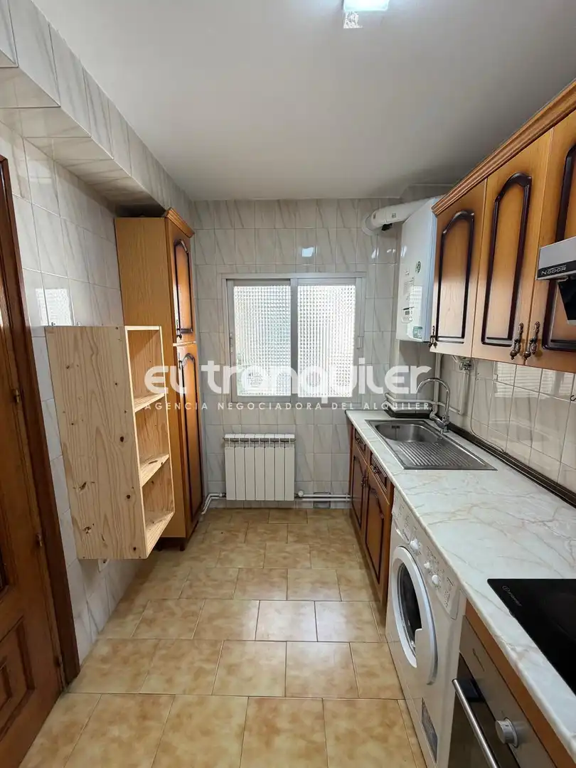 Kitchen of Flat for rent in Pozuelo de Alarcón  with Parquet flooring