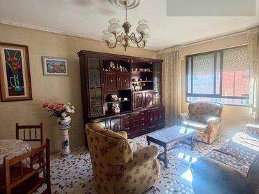 Flat for sale in San Pablo y Santa Marina