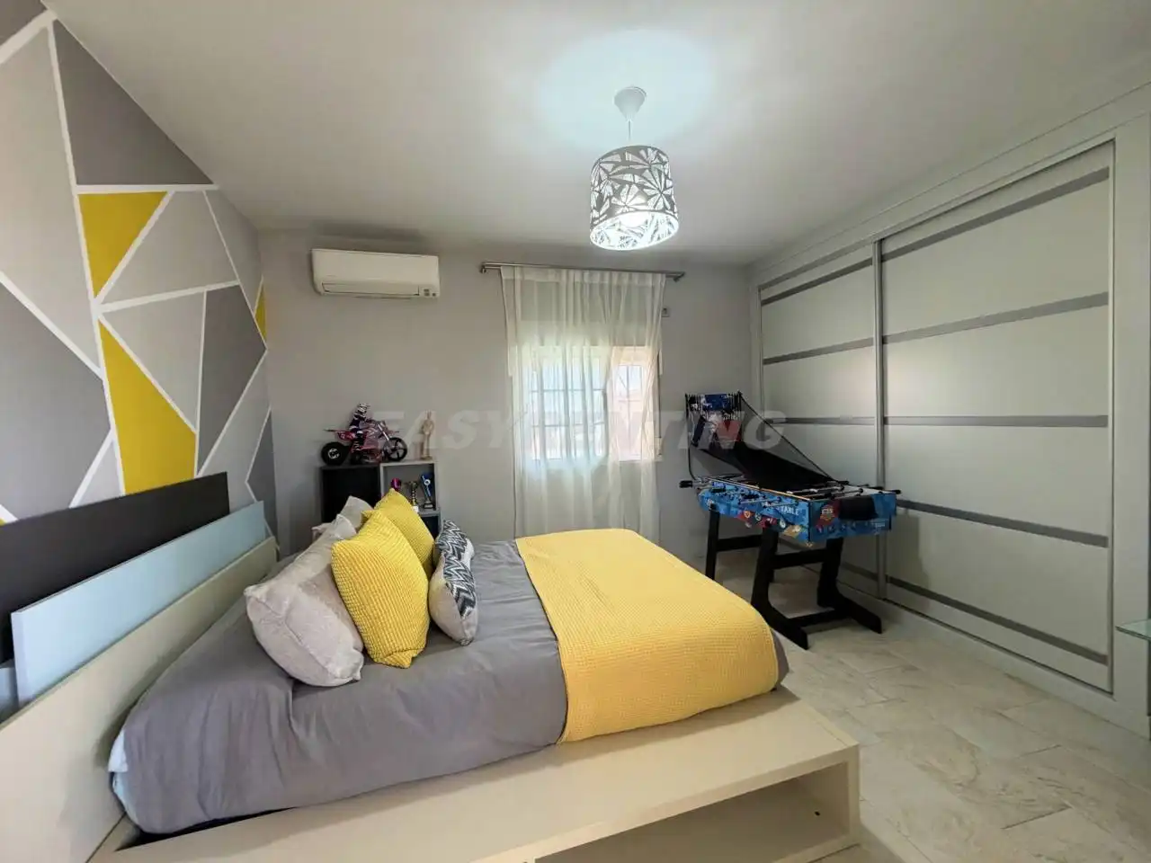 Dormitori de Casa o xalet en venda en La Línea de la Concepción amb Aire condicionat, Terrassa i Moblat