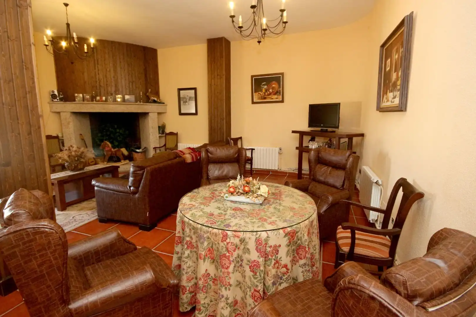 Sala de estar de Finca rústica en venta en Alcuéscar con Aire acondicionado