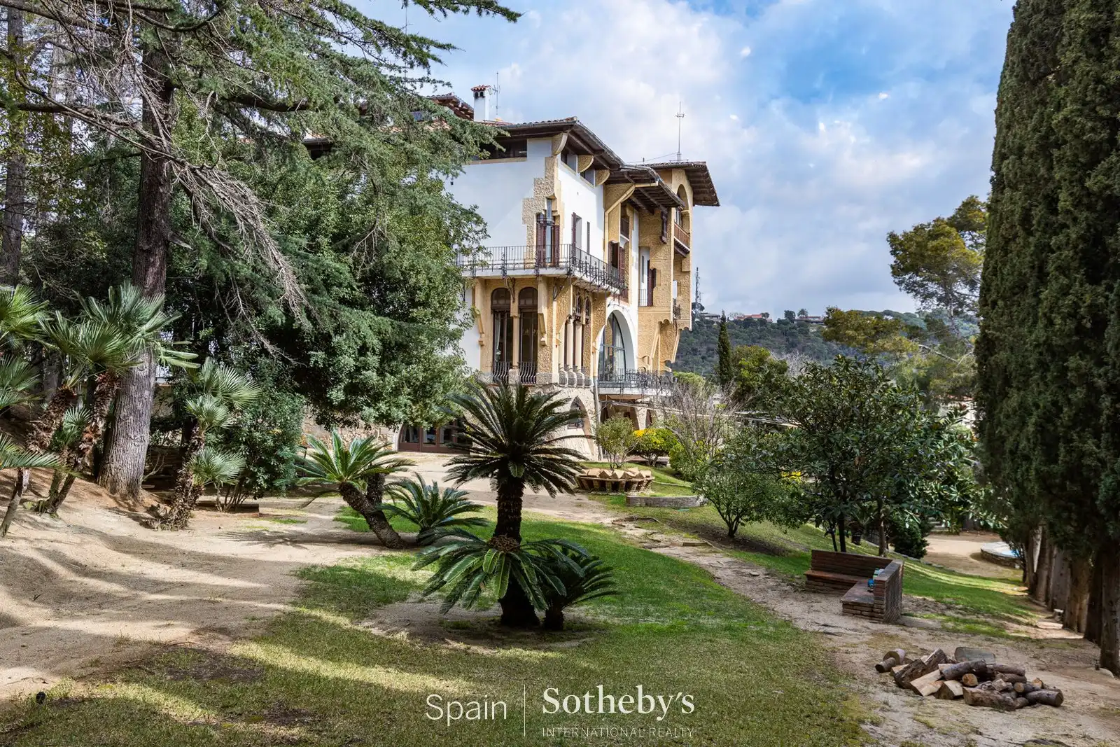 Vista exterior de Finca rústica en venda en Sant Andreu de Llavaneres amb Calefacció, Jardí privat i Terrassa