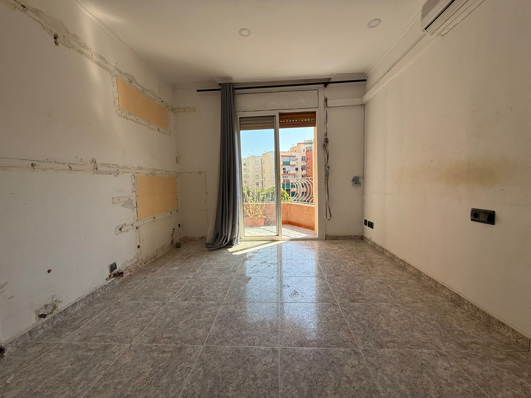 Dormitori de Pis en venda en L'Hospitalet de Llobregat amb Balcó