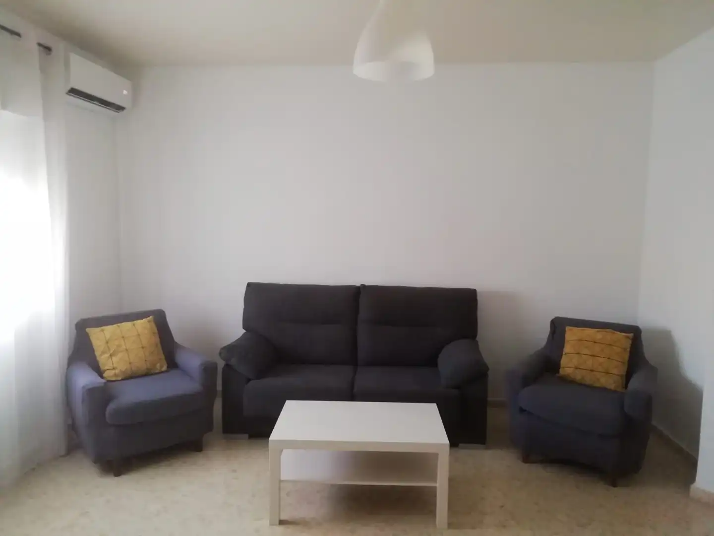 Sala de estar de Piso de alquiler en Cártama con Terraza, Trastero y Amueblado