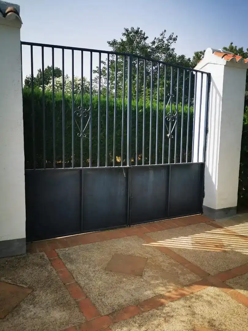 Vista exterior de Casa o xalet en venda en Cazalla de la Sierra