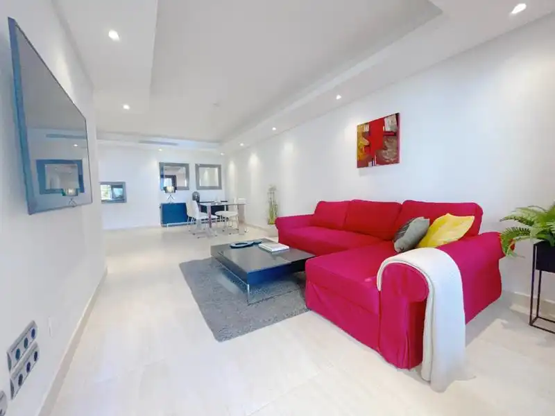 Sala de estar de Piso de alquiler en Estepona con Jardín privado, Terraza y Amueblado