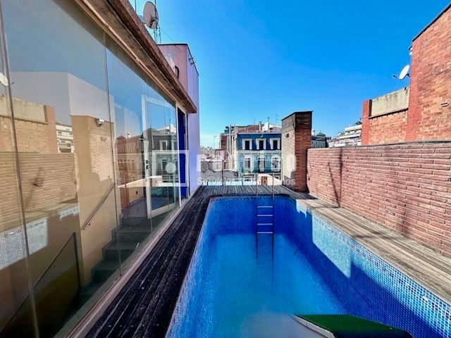 Swimming pool of Building for sale in  Barcelona Capital