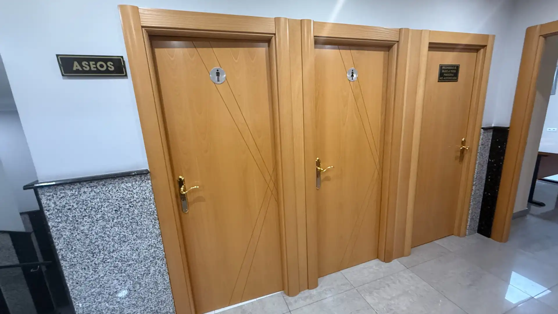 Badezimmer von Büro zur Miete in Málaga mit Klimaanlage, Heizung und Möbliert