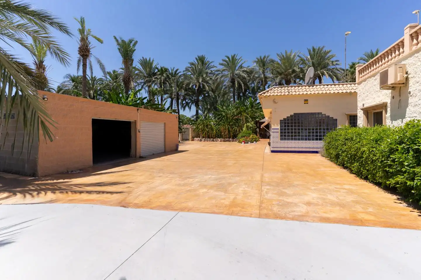 Exterior view of Houses for sale in Elche / Elx  with Air Conditioner, Private garden and Terrace