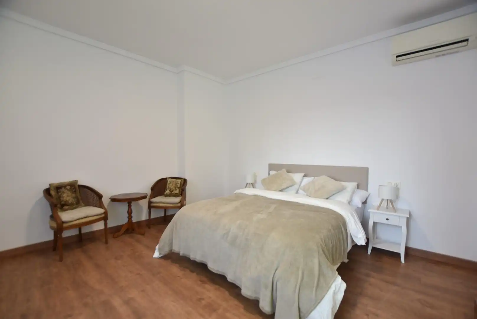 Dormitori de Casa o xalet de lloguer en Granada amb Aire condicionat, Terrassa i Piscina