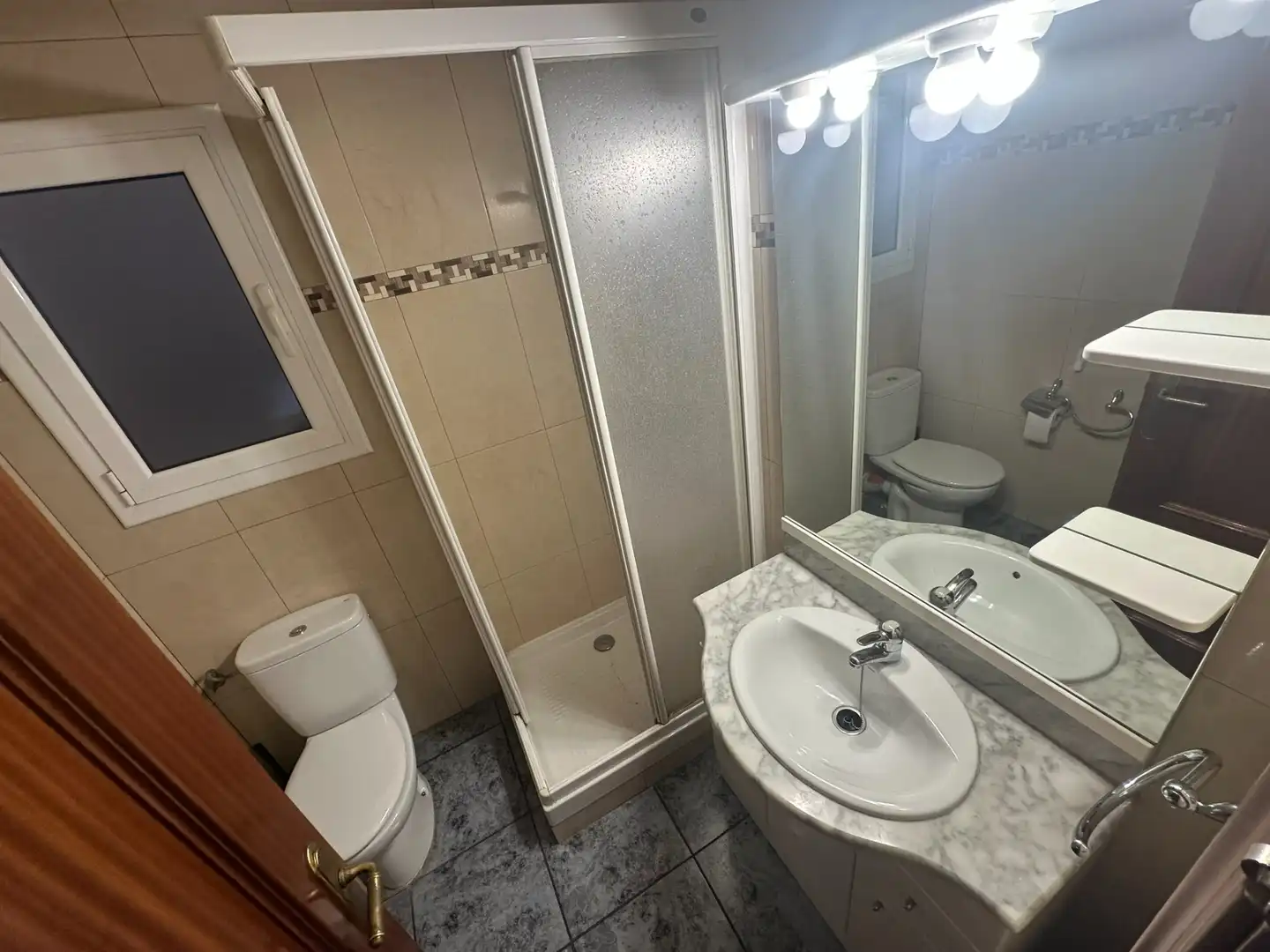 Baño de Piso en venta en Santa Coloma de Gramenet con Aire acondicionado, Amueblado y Balcón