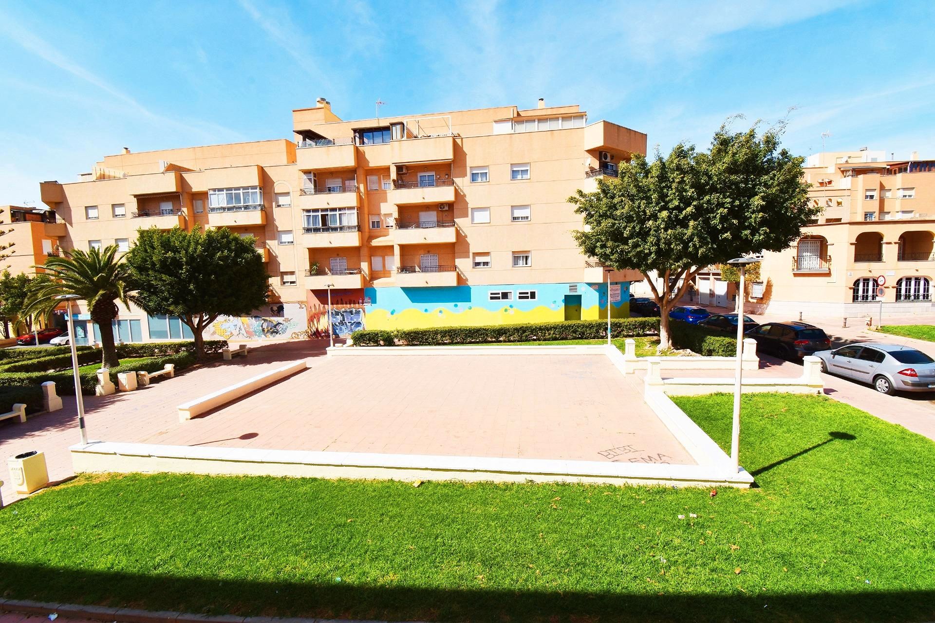 Vista exterior de Oficina en venda en El Ejido amb Aire condicionat i Traster