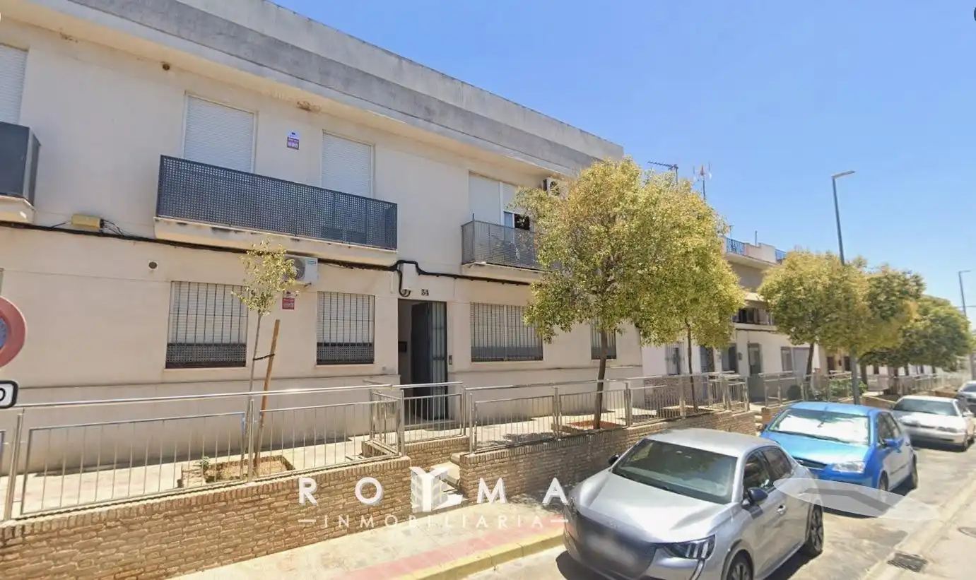 Vista exterior de Pis en venda en Dos Hermanas