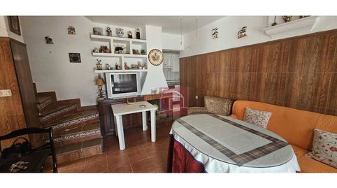 SE VENDE CASA EN URBACIZACION CON ZONAS VERDES Y PISCINA