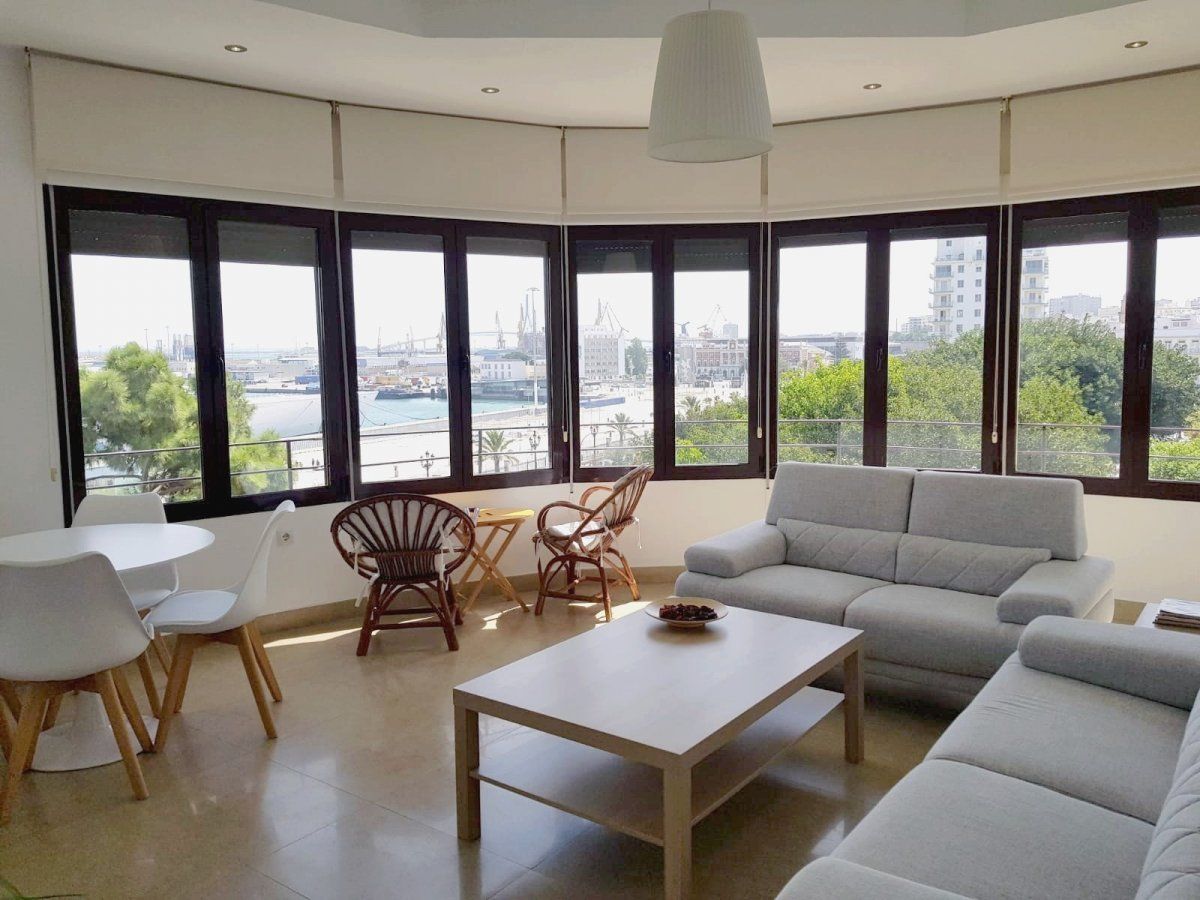 Sala de estar de Piso de alquiler en  Cádiz Capital con Aire acondicionado, Calefacción y Terraza