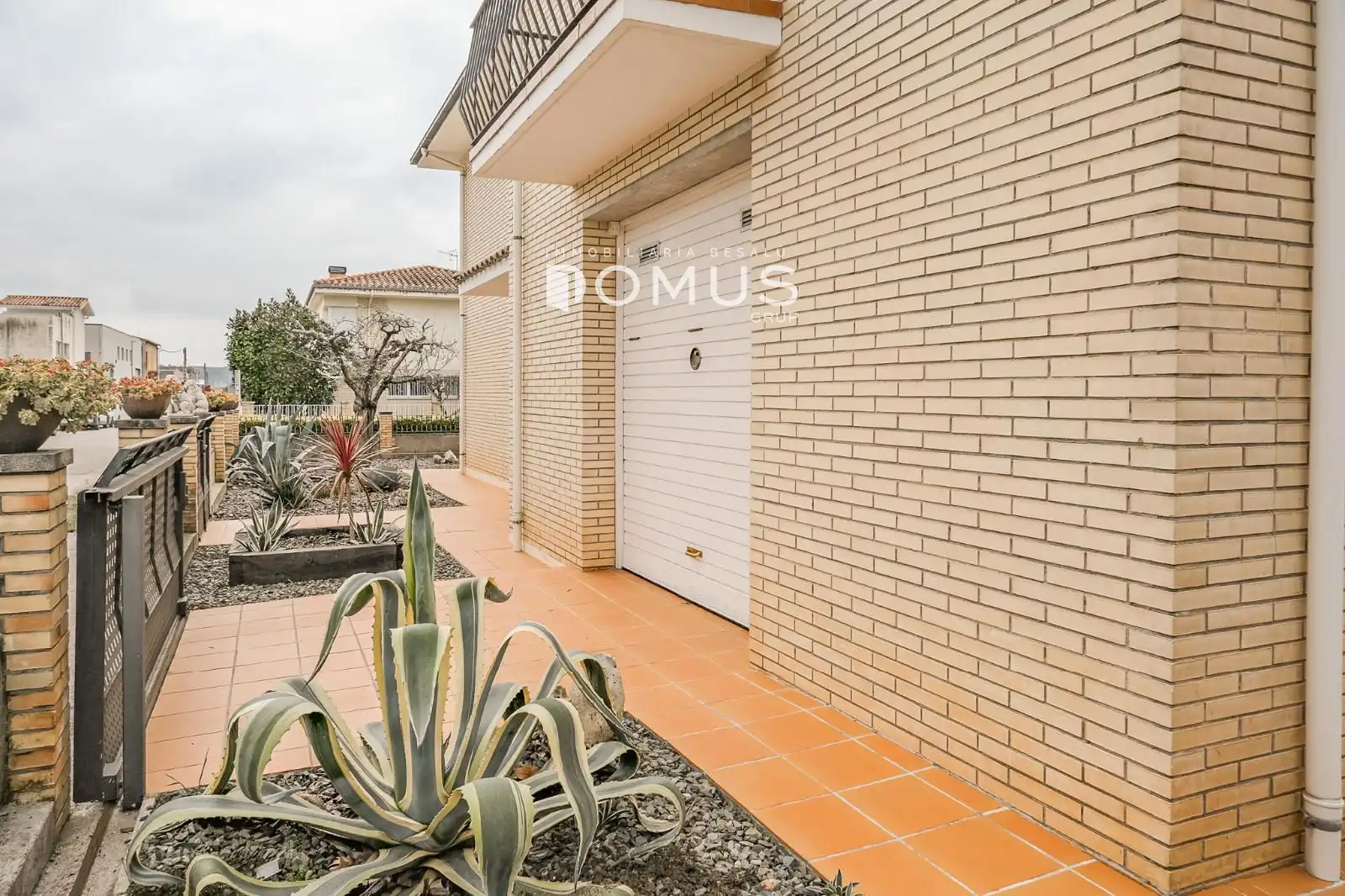 Exterior view of Houses for sale in Besalú  with Air Conditioner, Private garden and Terrace