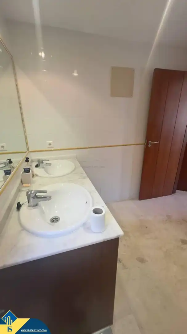 Bany de Pis de lloguer en Torrevieja amb Terrassa, Moblat i Forn