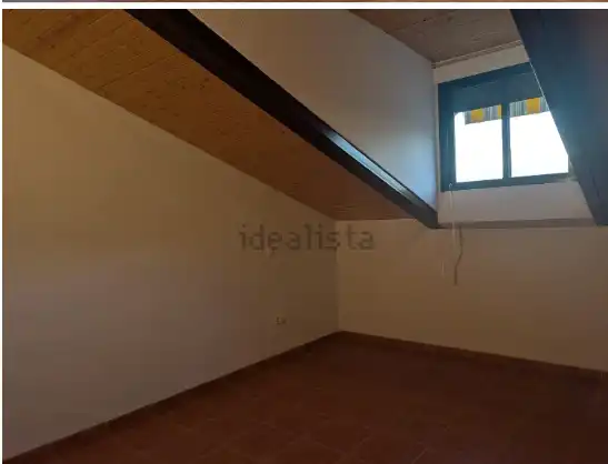 Piso en venta en Navaluenga con Calefacción y Trastero