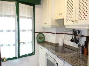 Cocina de Piso de alquiler en Gijón  con Calefacción, Parquet y Amueblado