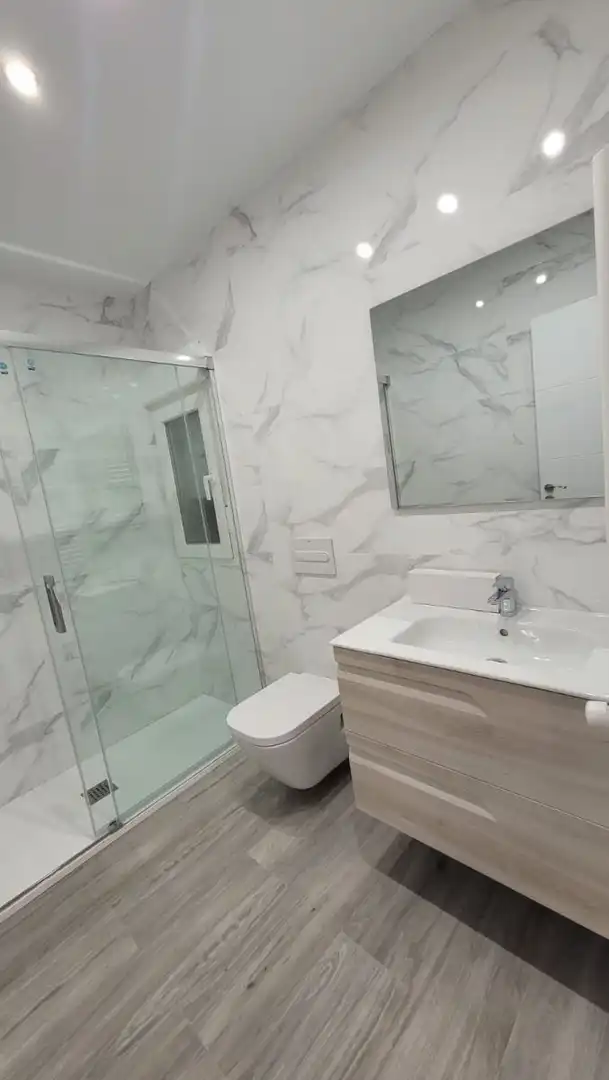 Badezimmer von Wohnung zur Miete in Salamanca mit Heizung, Möbliert und Balkon