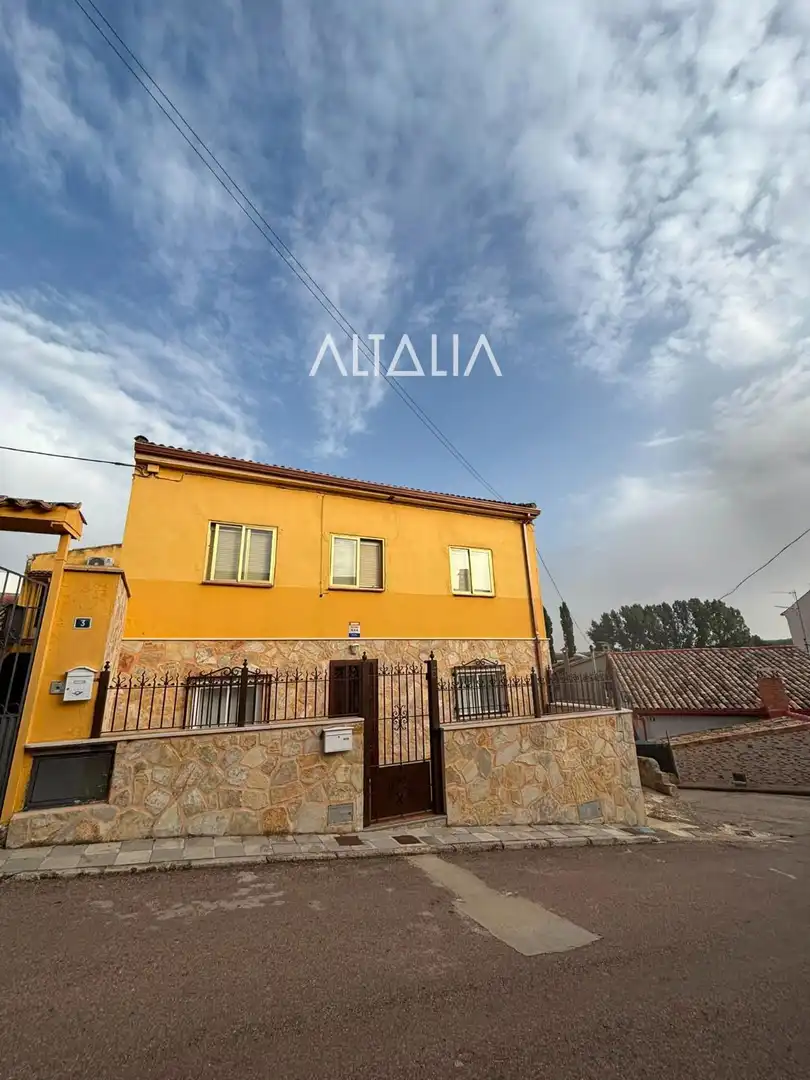 Vista exterior de Casa o xalet en venda en Mariana amb Calefacció