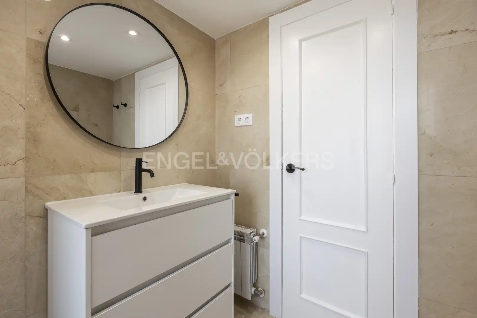Bathroom of Houses for sale in Pozuelo de Alarcón  with Air Conditioner, Heating and Swimming Pool