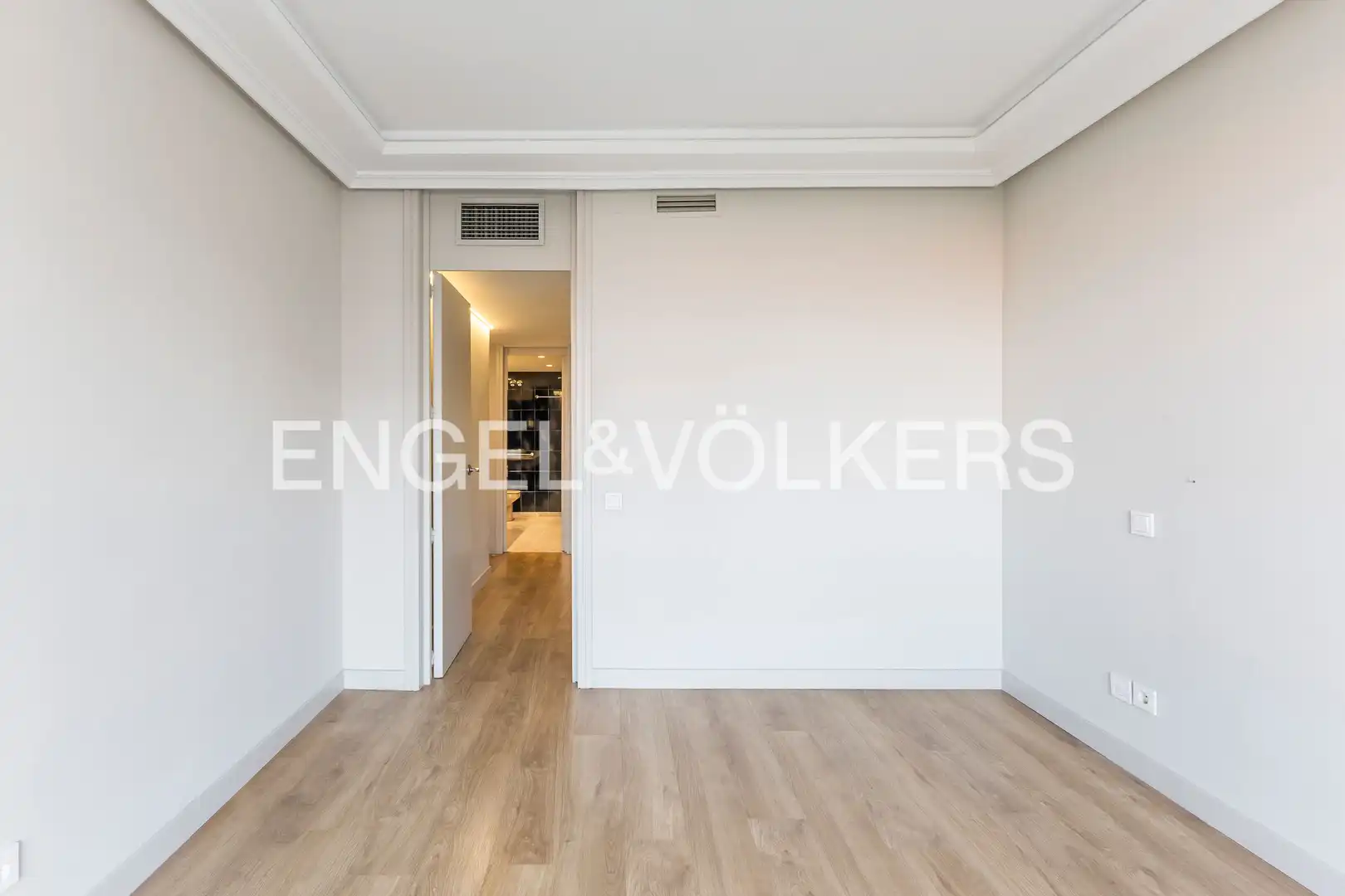 Wohnung zum Verkauf in Madrid mit Klimaanlage, Heizung und Terrasse