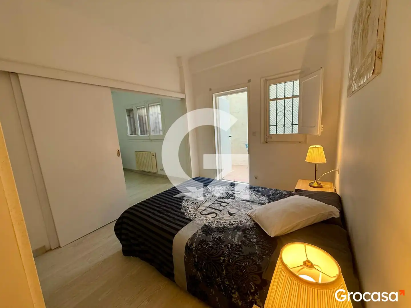 Schlafzimmer von Erdgeschoss zum Verkauf in Barcelona mit Heizung, Möbliert und Ofen