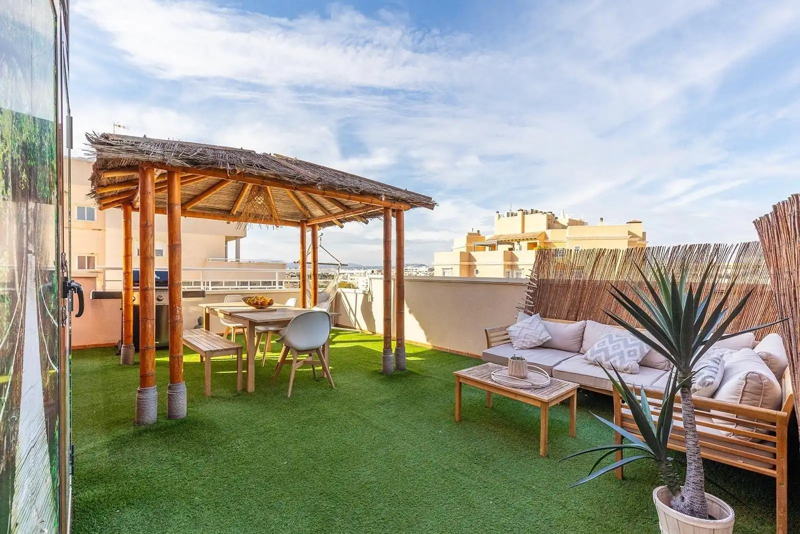 Terrasse von Dachboden zur Miete in Elche / Elx mit Klimaanlage, Heizung und Privatgarten