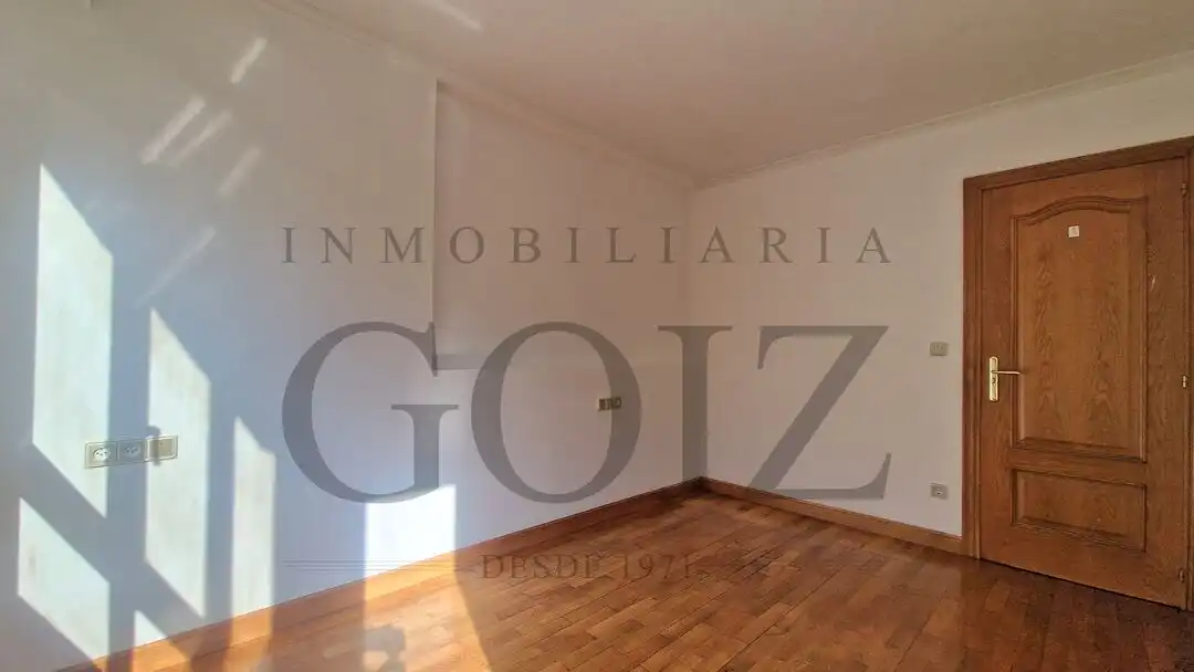 Habitación de Piso en venta en Donostia - San Sebastián  con Calefacción y Balcón