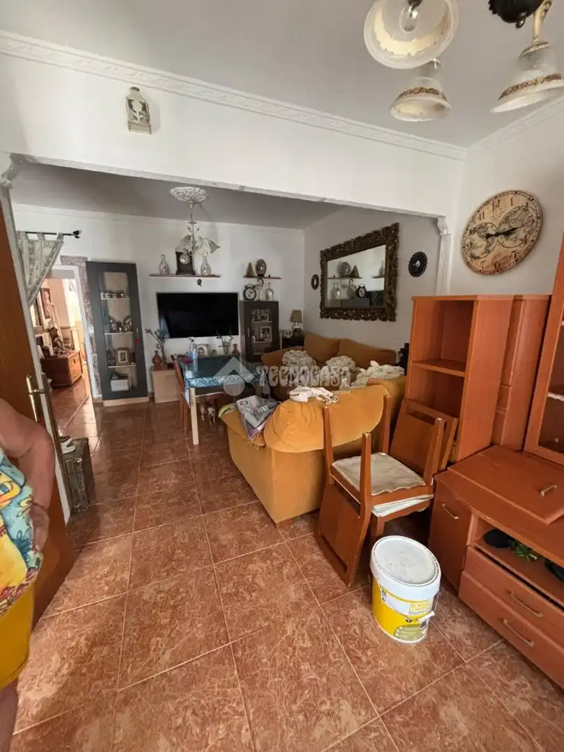 Sala d'estar de Casa adosada en venda en Andújar amb Aire condicionat i Moblat