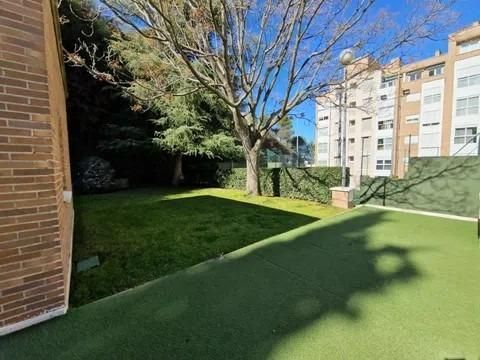 Garden of Planta baja for sale in  Madrid Capital