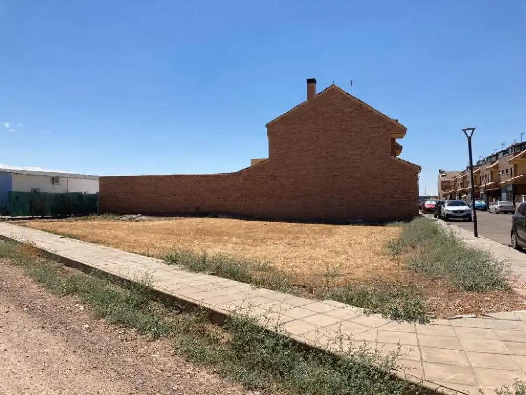 Terreno residencial en venta en Calle Carrion de los Cespedes, imagen 3
