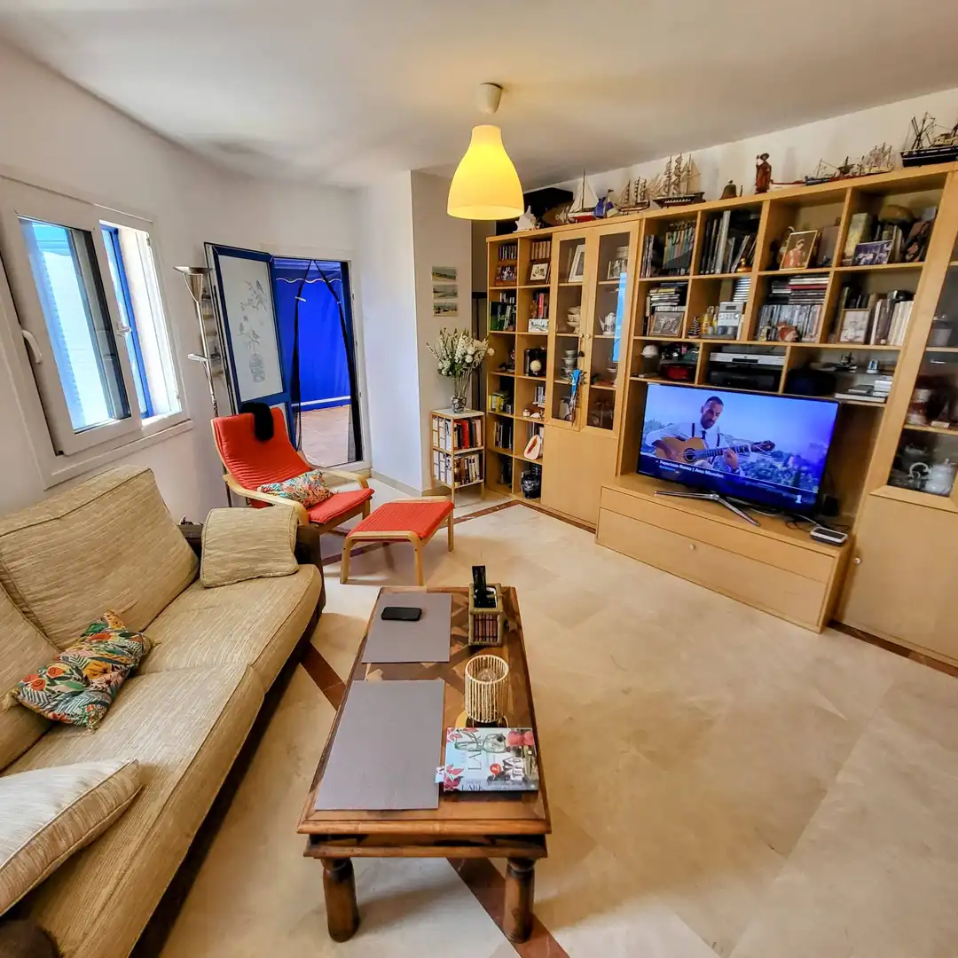 Sala d'estar de Planta baixa en venda en Manilva amb Aire condicionat, Jardí privat i Terrassa