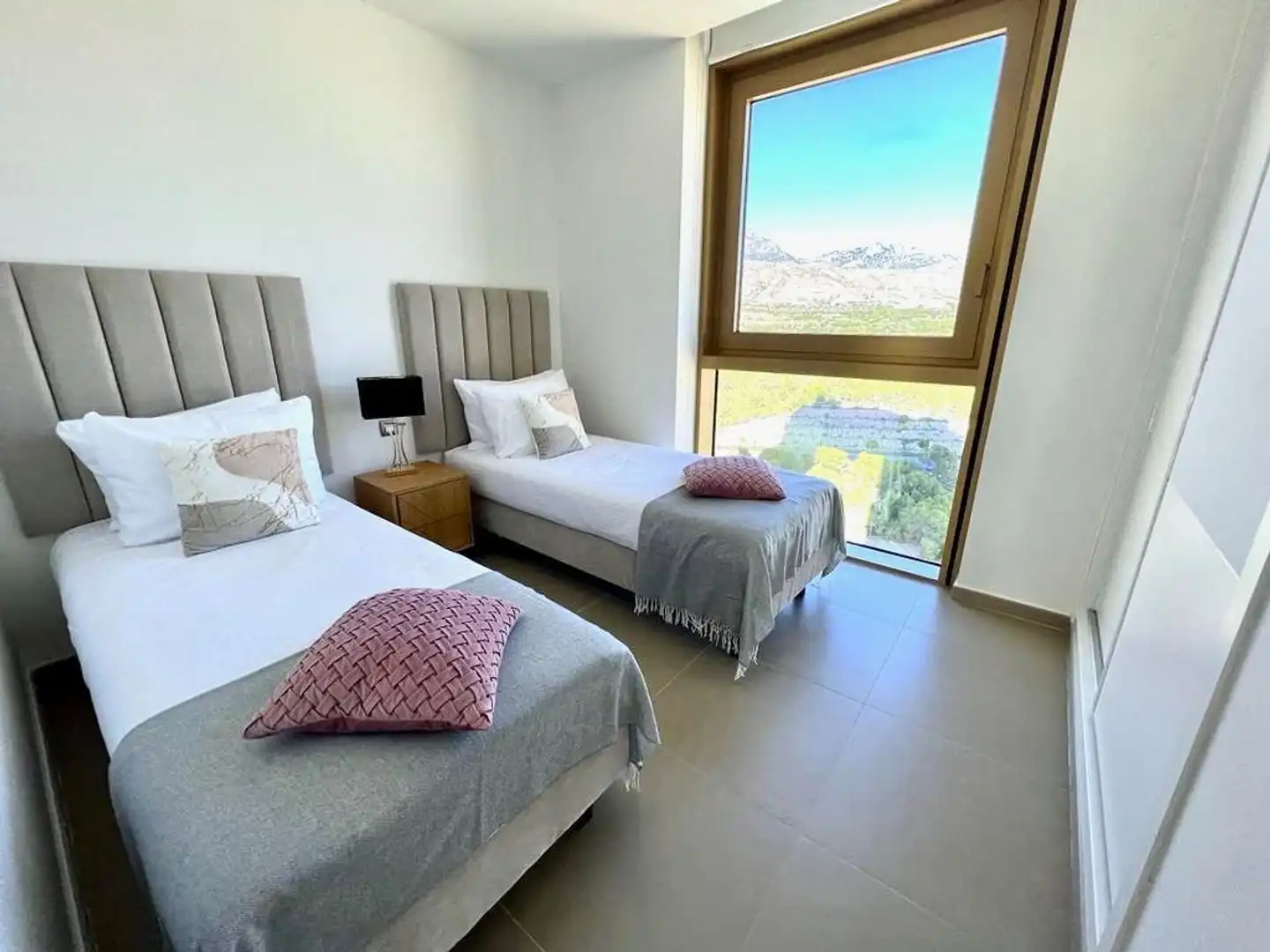Dormitori de Casa o xalet de lloguer en Benidorm amb Aire condicionat, Jardí privat i Moblat