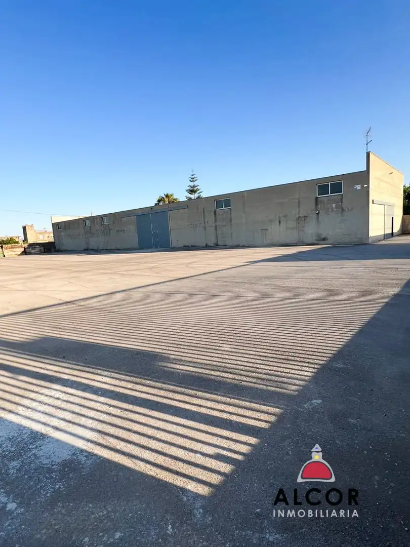 Vista exterior de Nave industrial en venta en Benicarló