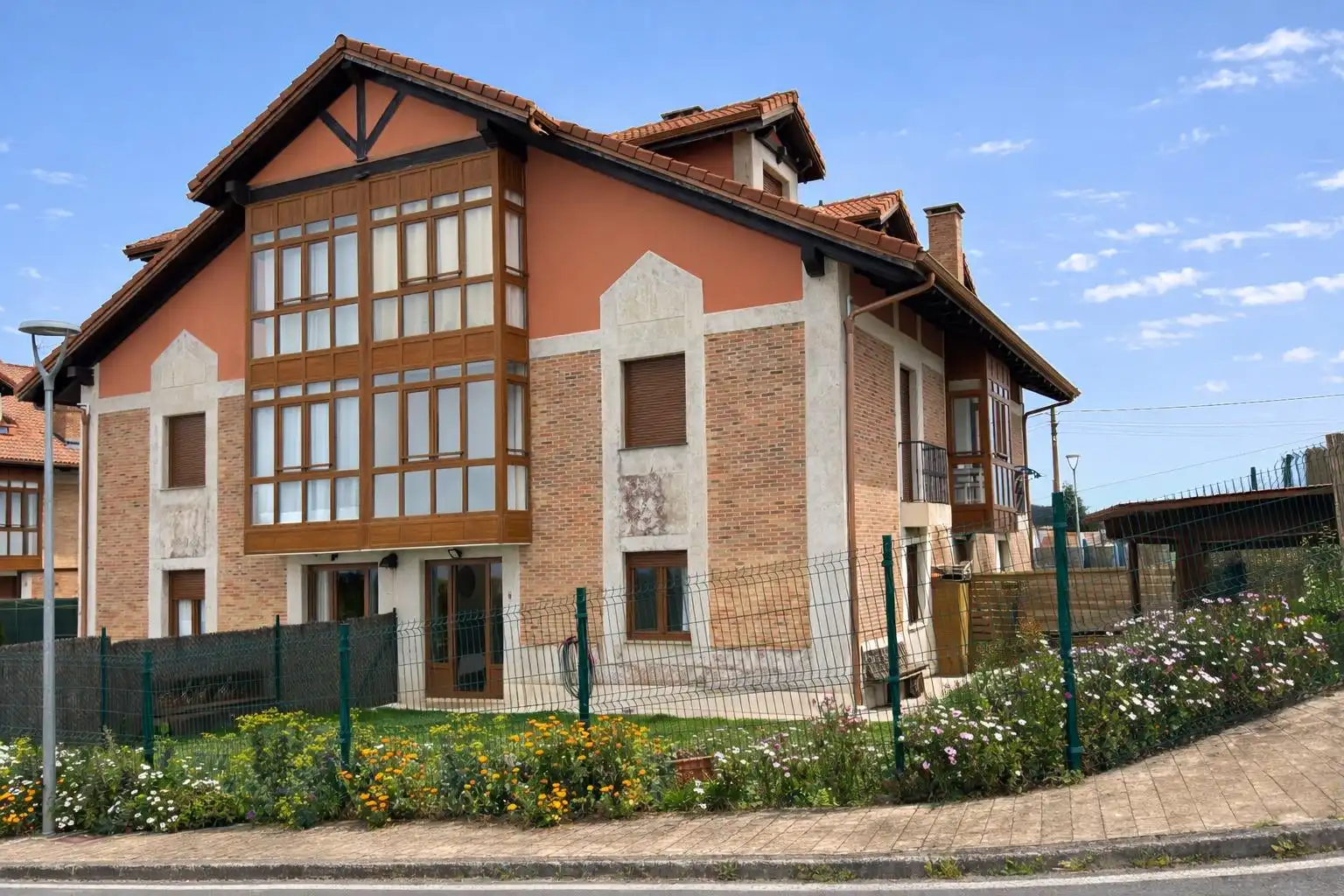 Außenansicht von Wohnung zum Verkauf in Udías mit Heizung, Privatgarten und Gemeinschaftspool