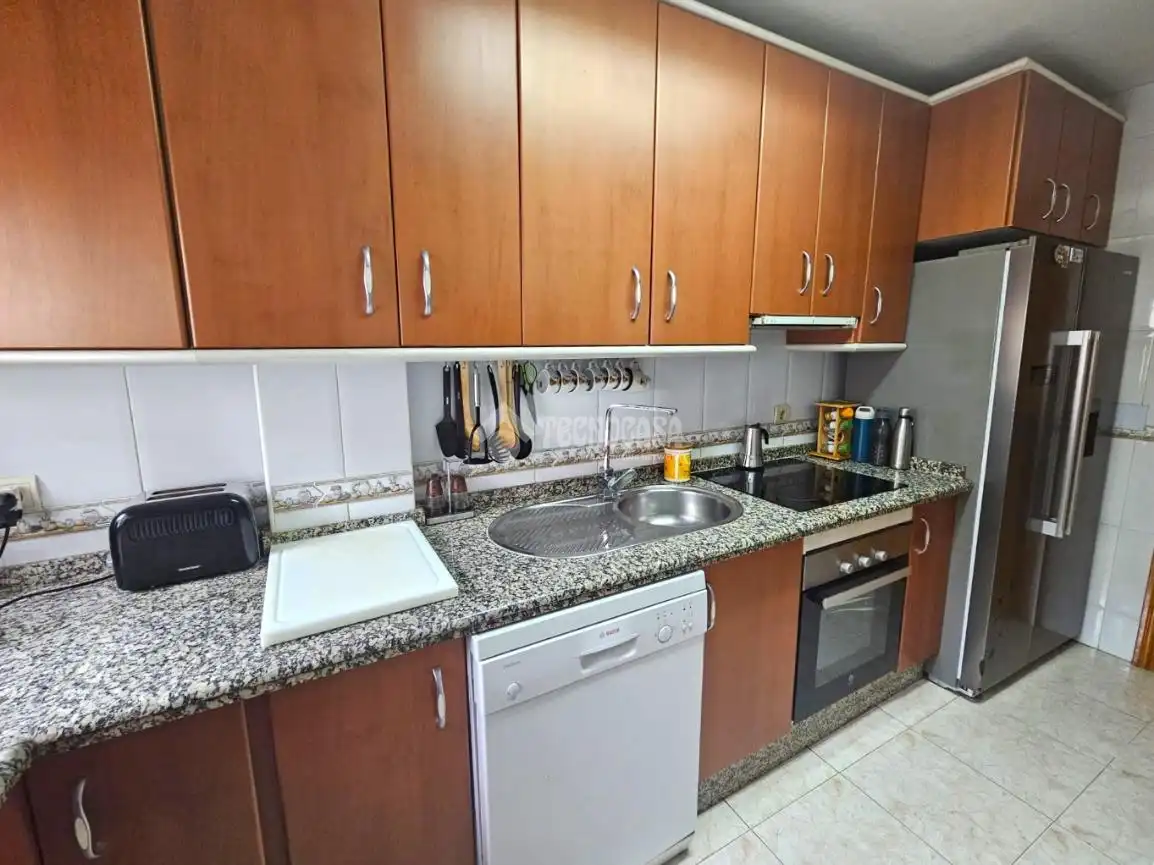 Cuina de Casa adosada en venda en Parque de la Ermita