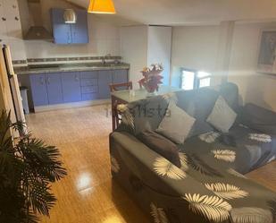 Sala d'estar de Apartament de lloguer en Baeza amb Aire condicionat