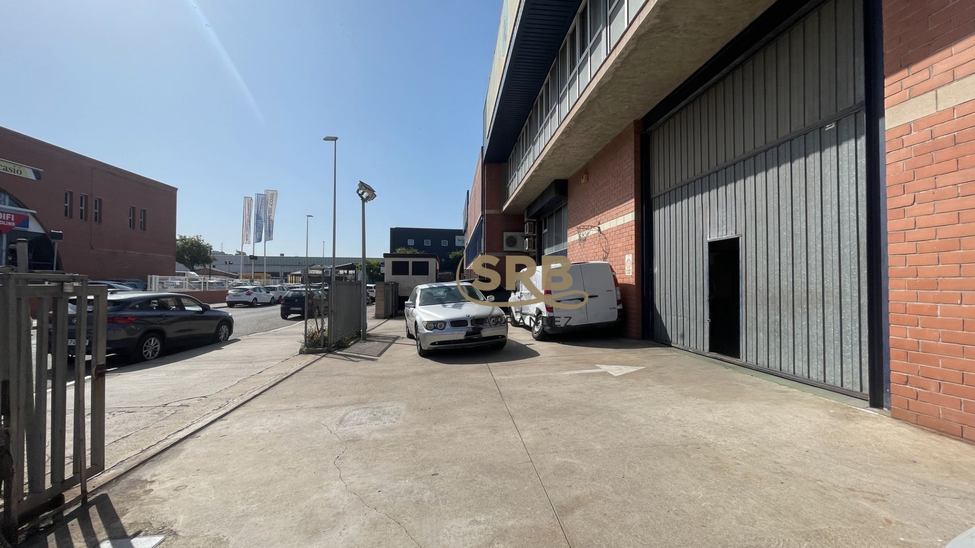 Vista exterior de Nau industrial en venda en Molins de Rei amb Alarma
