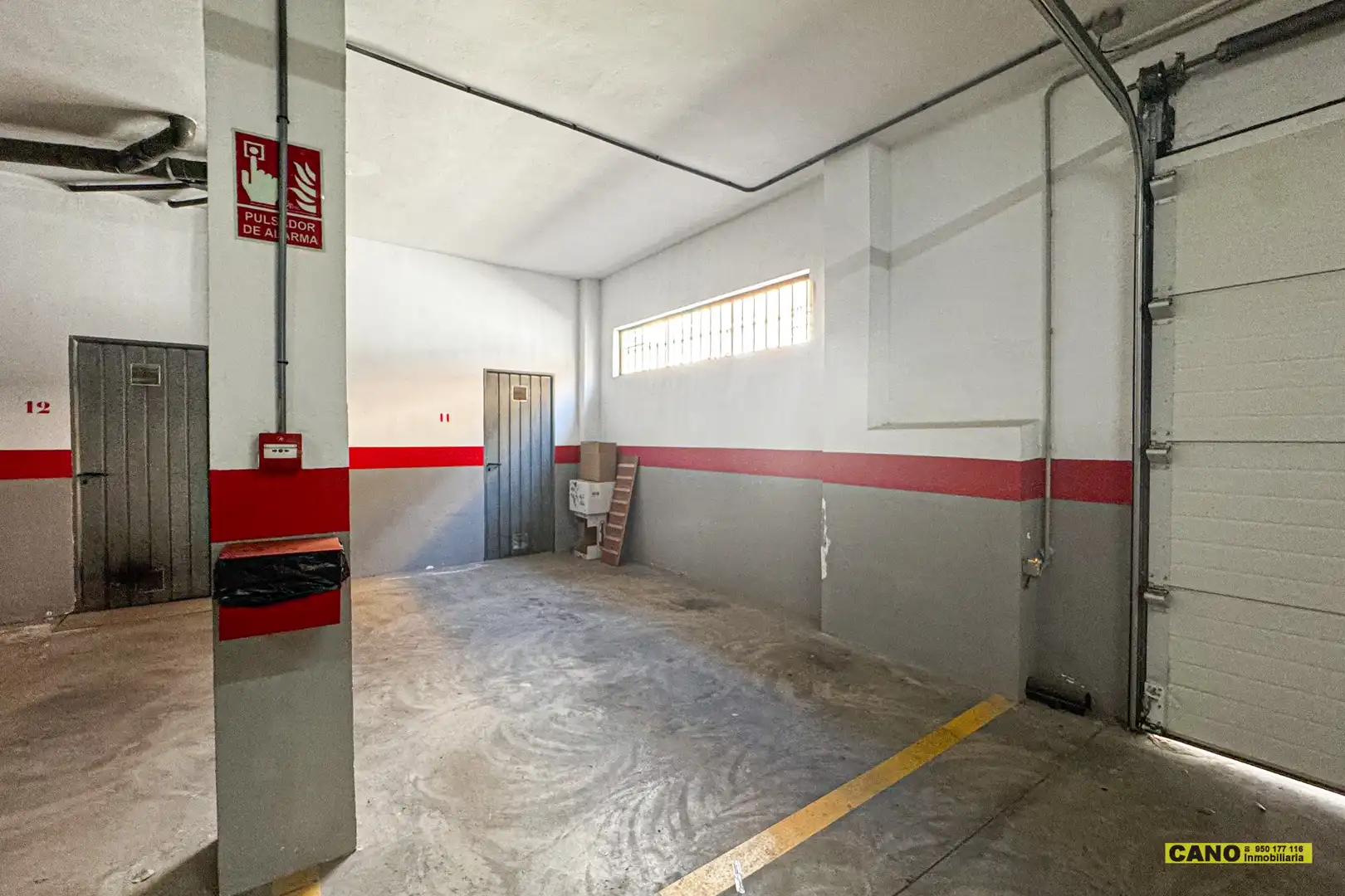 Parking de Piso en venta en Almería con Terraza y Trastero