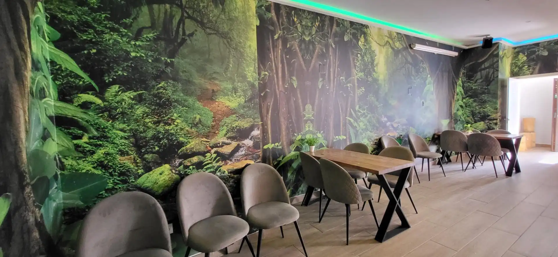 Esszimmer von Geschaftsraum zur Miete in Marbella mit Klimaanlage und Möbliert