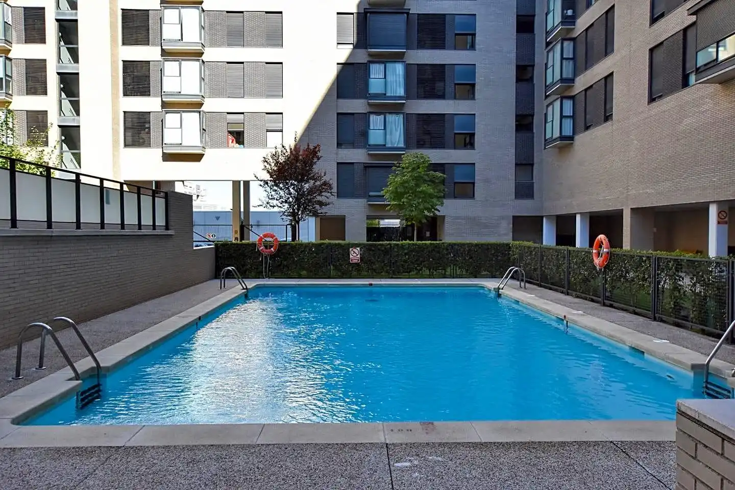 Schwimmbecken von Wohnung zum Verkauf in Madrid mit Klimaanlage, Heizung und Abstellraum