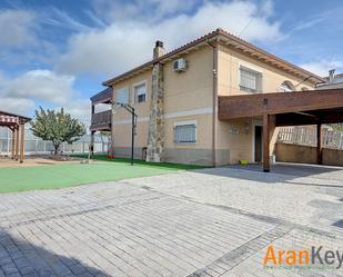 Exterior view of House or chalet for sale in Colmenar de Oreja  with Air Conditioner, Terrace and Swimming Pool